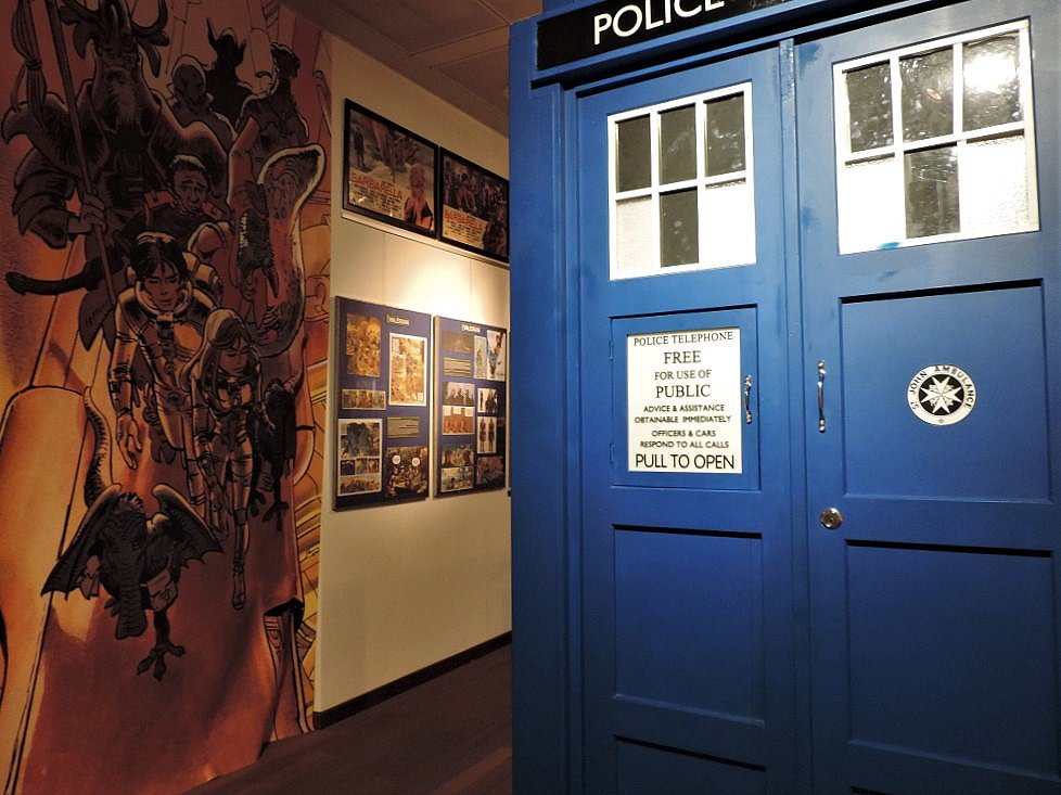 museoWOW's tweet photo. Ve lo assicuriamo: è più grande all'interno!
Fino a fine settembre il #TARDIS del #DoctorWho è a WOW Spazio Fumetto per la mostra #Alieni: https://t.co/trms4mrKfS
Grazie al gruppo #SpawnsofGallifrey! #AlieniInMostra #AlienialWOW https://t.co/YozuMOgiWG