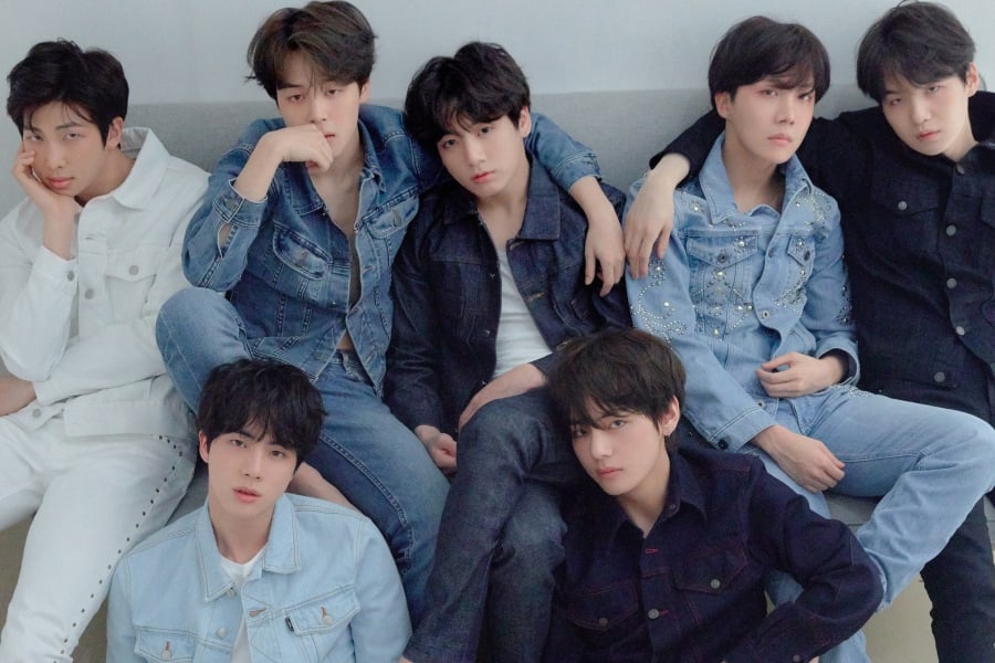 soompi's tweet photo. #BTS’s “Love Yourself: Tear” Takes No. 9 On Mid-2018 List Of Top Physical Albums In United States https://t.co/QYdlBSXd3w https://t.co/Z3VZsuiaQr