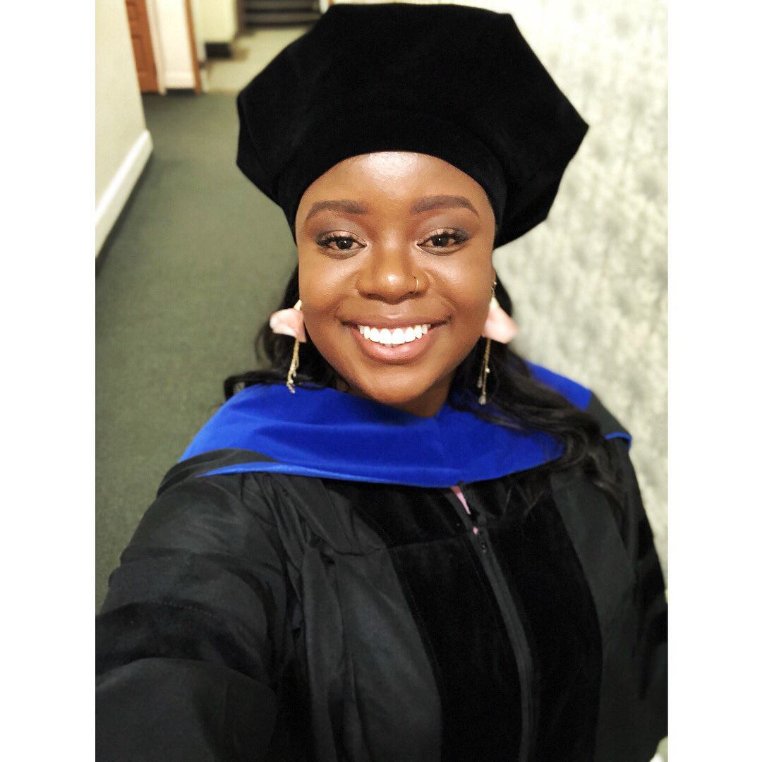 Ndeipi_MuDia's tweet photo. Allow #NdeipiMuDiaspora to reintroduce Dr. Mutsa Majero👩🏾🎓
•
#PhinisheD #PhD #InternationalPsychology #InternationalPsychologist #DrMutsa #DrMajero #ZimBabe 🇿🇼 #TCSPPGrad #TCSPP #TCSPPGlobal #WomenEmpowerment #DreamBig #ClassOf2018 #ProudlyZimbabwean https://t.co/3eGRknUrNn