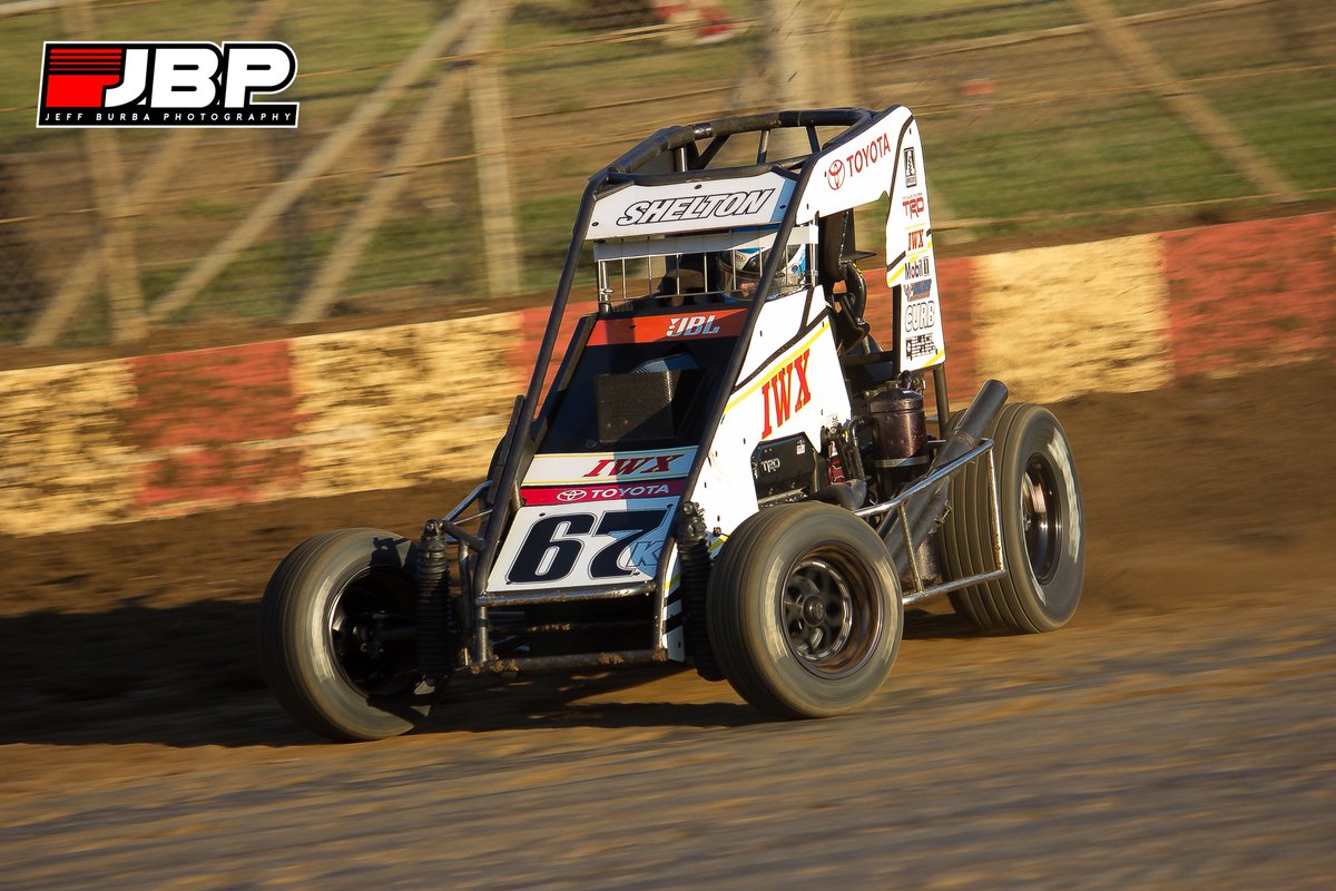 jeffburba37's tweet photo. .@Holly_Shelton4 on the gas during @POWRi_Racing action at Pepsi Nationals @wiscodirt https://t.co/0OcXNQeh72