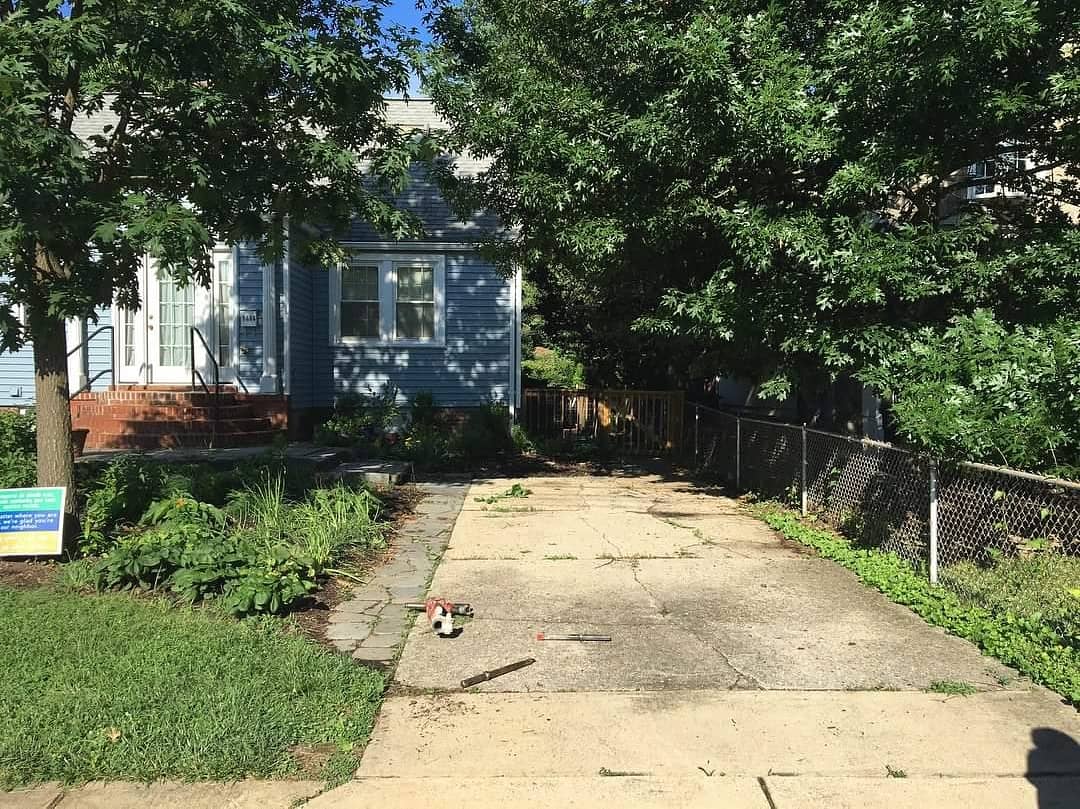 techotaphouse's tweet photo. Another stunning #BeforeandAfter #CurbAppeal transformation w/ this #EcoFriendly #Permeable #PaverDriveway by #TechoPro @customstonescaping using #TechoBloc #MistaRandom Champlain Grey + Chestnut in #ArlingtonVA 👏 #SaveTheBay #CleanWater 💦
@Stonescaping @techobloc @stonethack https://t.co/0FKMdPHWTt