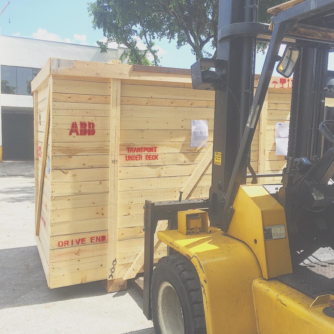 YesEquipment's tweet photo. Heavy lifting transfers on a daily basis is just the work for Yale Forklifts. #OperatorApproved https://t.co/CkehbCnXKN