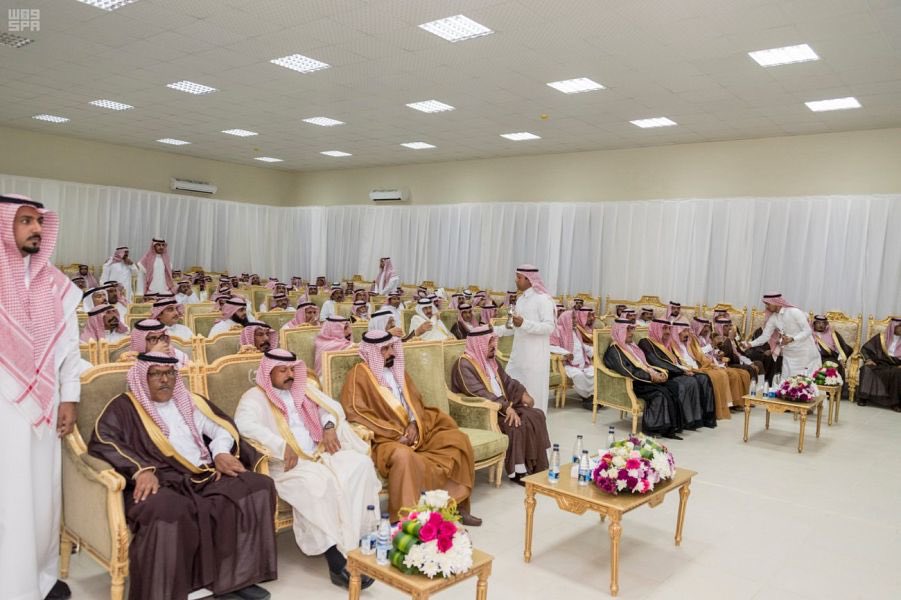 أمير #الجوف يستقبل المواطنين والمسؤولين بمركز زلوم.

spa.gov.sa/viewstory.php?…

#واس