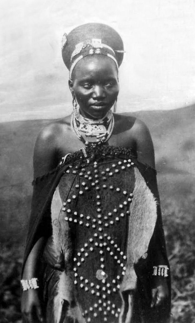 eatingwithgods's tweet photo. Zulu woman, 1937 https://t.co/YJAq37X5Xc