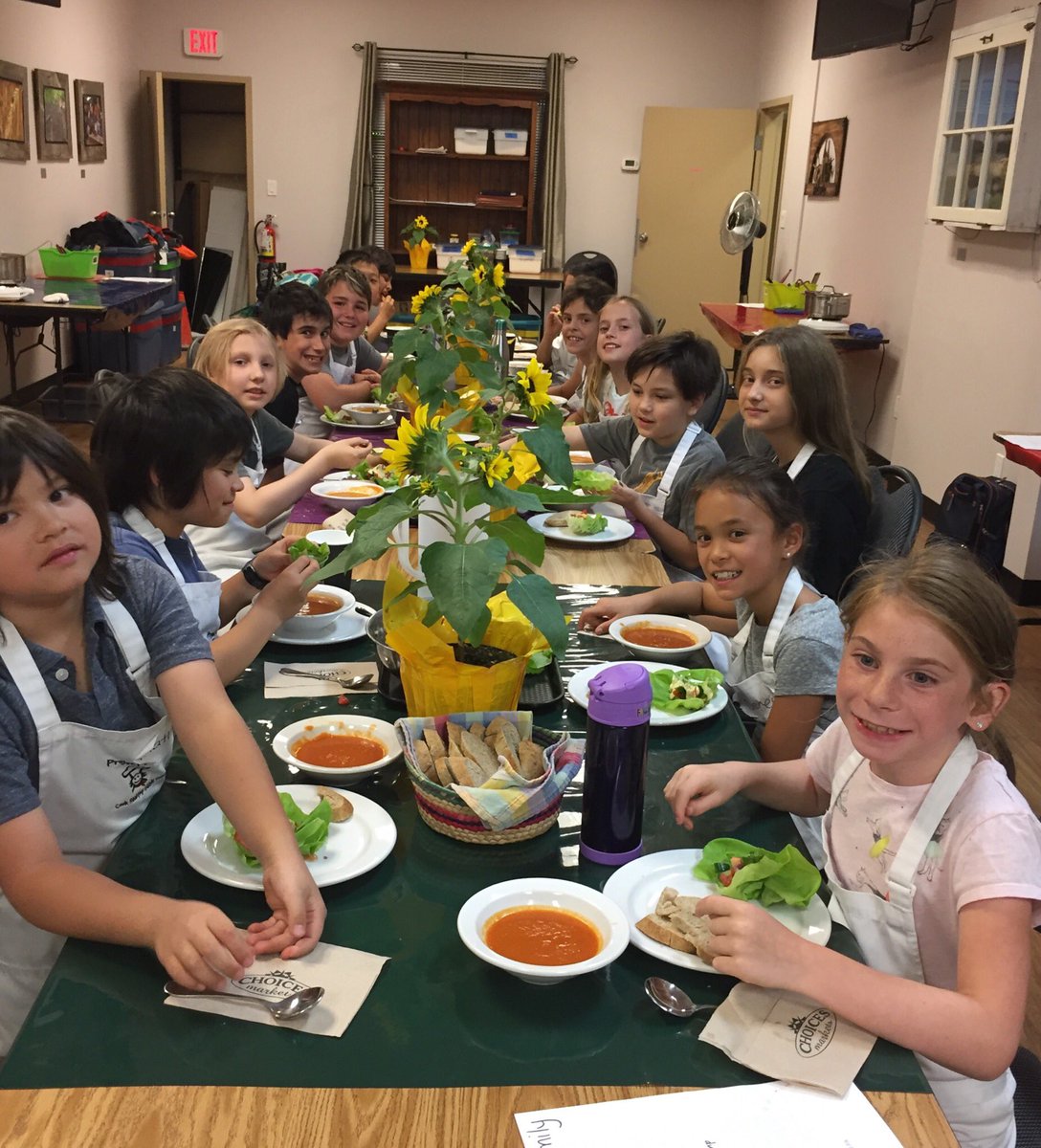 Project_CHEF's tweet photo. Terrific #teamwork with tasty results at our #summercookingcamp @ChoicesMarkets . #tomatosoup #baguette #salsa roll ups & #chocolateraspberryblondies . #lunchday https://t.co/RrJOit3hdm