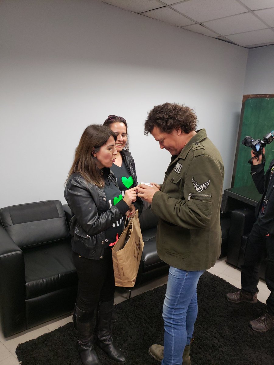cvives_chl's tweet photo. @carlosvives esperamos que hayas disfrutado de los "Chumbeques" dulces típicos del Iquique . Y que hayas usado el lindo chaleco de La Ligua. https://t.co/FFcmlEX0Z1