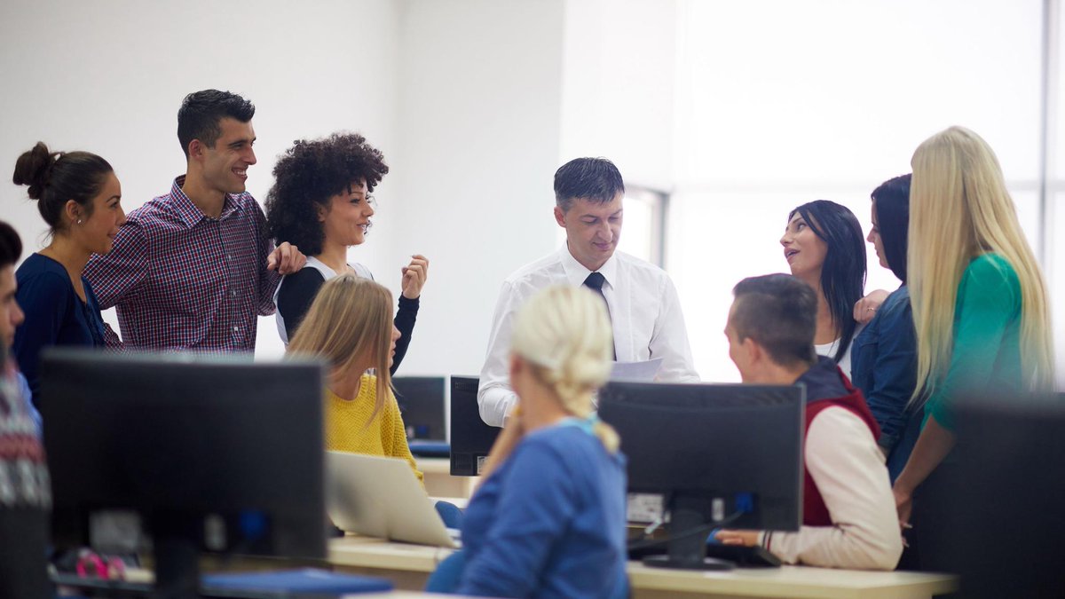 edutopia's tweet photo. Morning meetings—a great way to build community and trust—can have a place in every classroom, regardless of grade or content. https://t.co/VGPargGLpf https://t.co/v05lRJoL0s