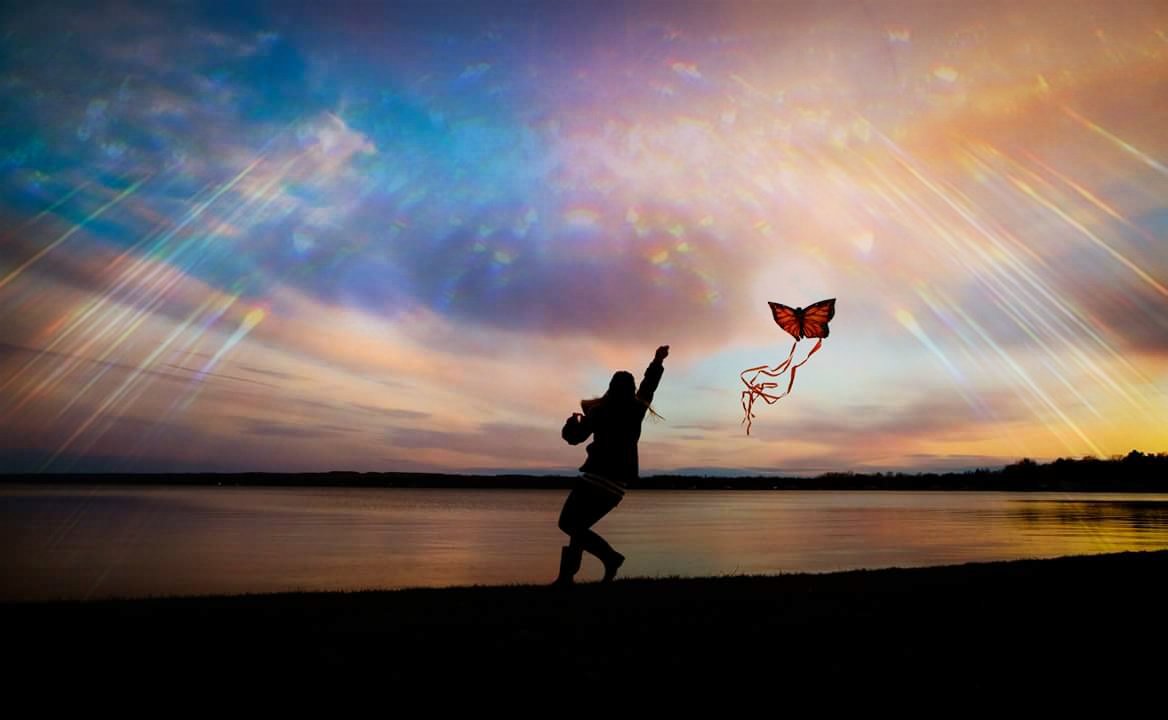 Sunflowers822's tweet photo. Paint me with all the colors of the wind. #sunset #goflyakite #creativesoul #silhouette #NotYourTypicalMonday #inspiring https://t.co/WWkGGuZzF1