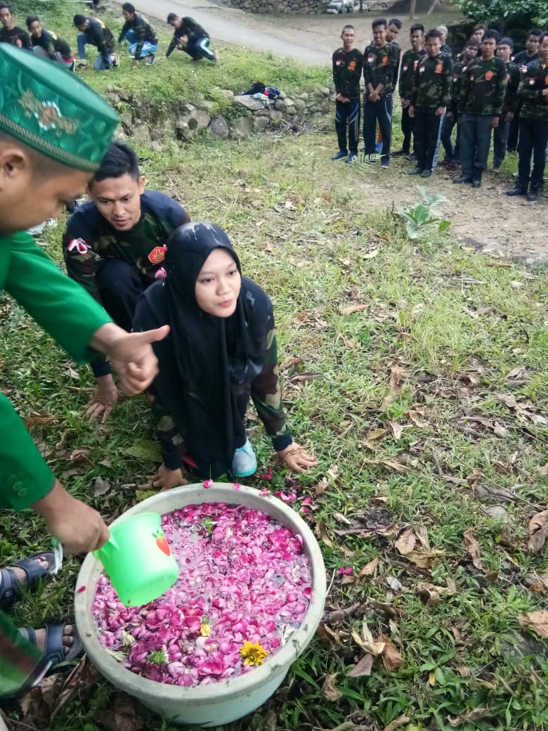 MasUdMM5's tweet photo. Tuh mandinya aja pake kembang,,sahabat"tebarkan terus harumnya kembang d tengah" masyarakat keberadaan ANSORBANSER.. https://t.co/NauakUYoP1
