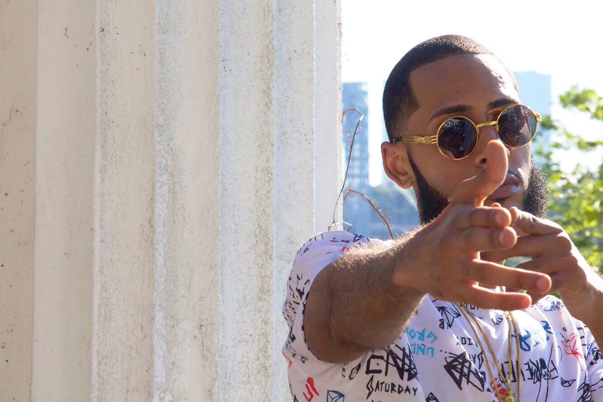 TheMusalini's tweet photo. By The Water With Ya Bishhh Eating Shrimps D'usse Sips Looking Rich Off The Wrist! Summer Fly Is Available On Every Platforms 💽🔥
Shot By @sham__hov 
#summerfly 
#nyc 
#washheights https://t.co/GUELSDWqLQ