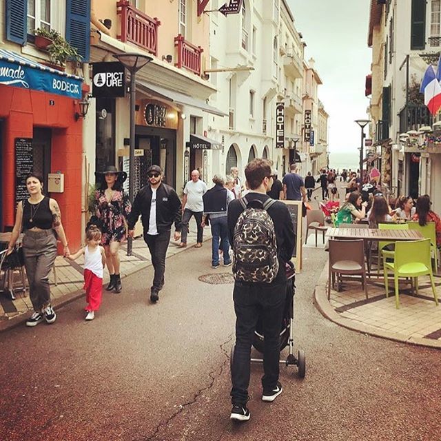 younghearts_ie's tweet photo. Love this pic by @lauramcoffey of her man rocking their @tibaandmarl camo Elwood on the streets of France #youngheartsclub #changingbags #daddycool #changingbagsfinallygotcool https://t.co/Zx4nQUgqxi https://t.co/koYYb6i52p