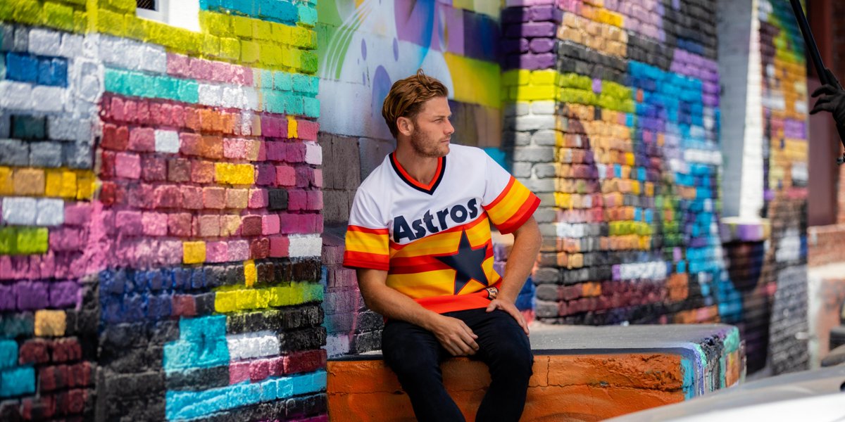 Brighten your Monday with an extra pop of color. #mondaymotivation