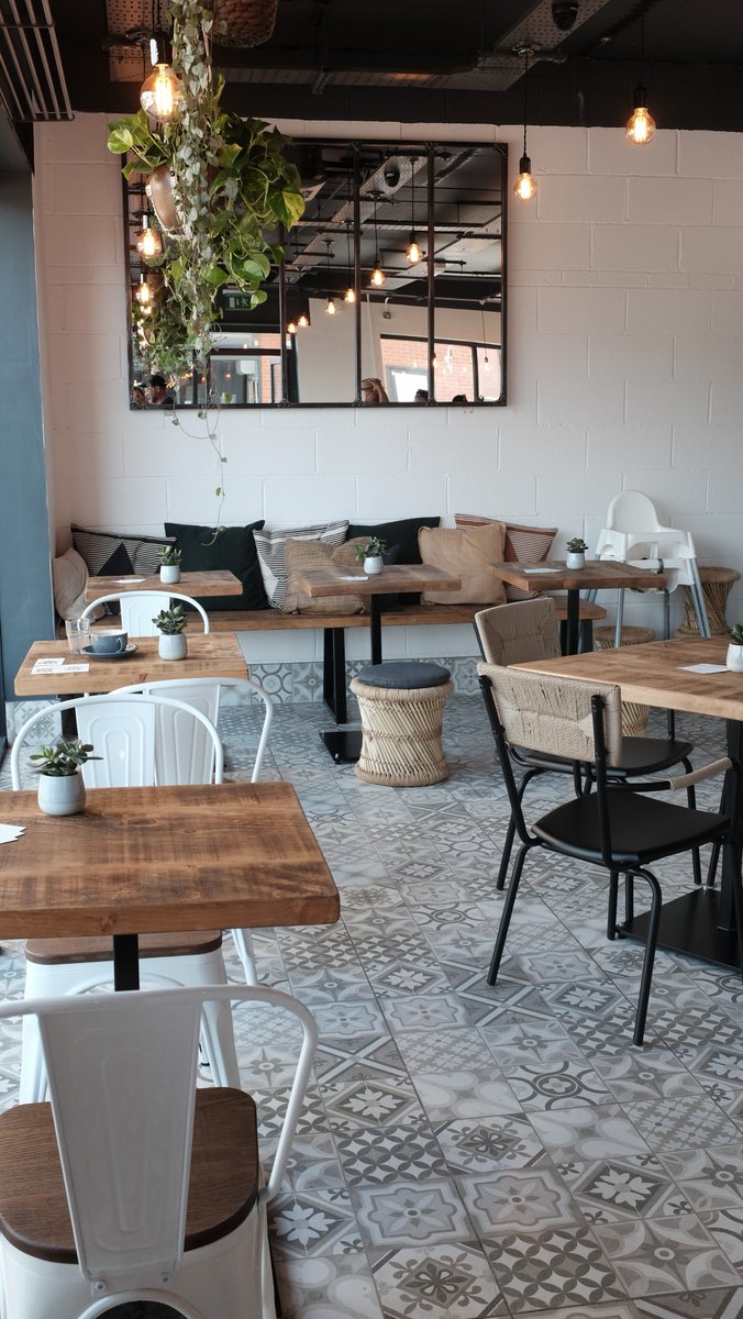 quarterscoffee's tweet photo. Hey #PortHour 

We offer venue hire for events, parties, meetings - you name it! Drop us an email at quarterscoffeeuk@gmail.com for more info... https://t.co/jOPic478Rh