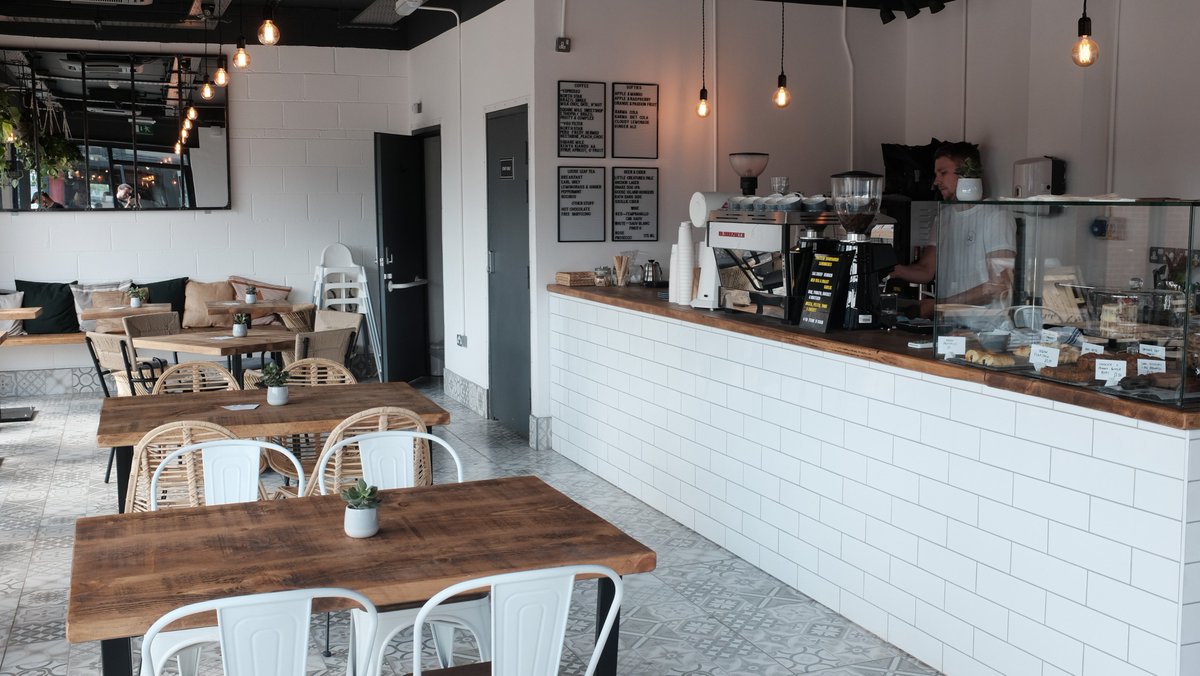 quarterscoffee's tweet photo. Hey #PortHour 

We offer venue hire for events, parties, meetings - you name it! Drop us an email at quarterscoffeeuk@gmail.com for more info... https://t.co/jOPic478Rh