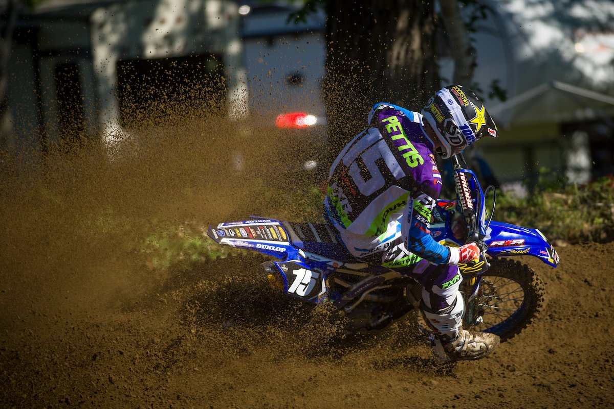 YamahaMotorCa's tweet photo. 2/2 #MondayMX @jpettis39 had a tough DNF but came back to win Moto 2; Pettis sits 3rd in points. Hayden Halstead proves his place, finishing 5th overall, with rookie pro Marco Cannella right behind for 6th overall. #bLUcRU https://t.co/mbgvEF9ZkF