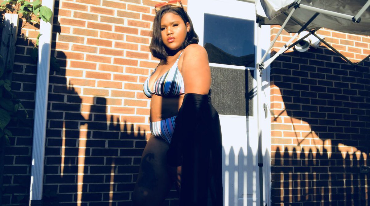 Ayeemaniii_'s tweet photo. Pop’N out not the word baby 😉 #thickb*season https://t.co/PFogdAC1xO