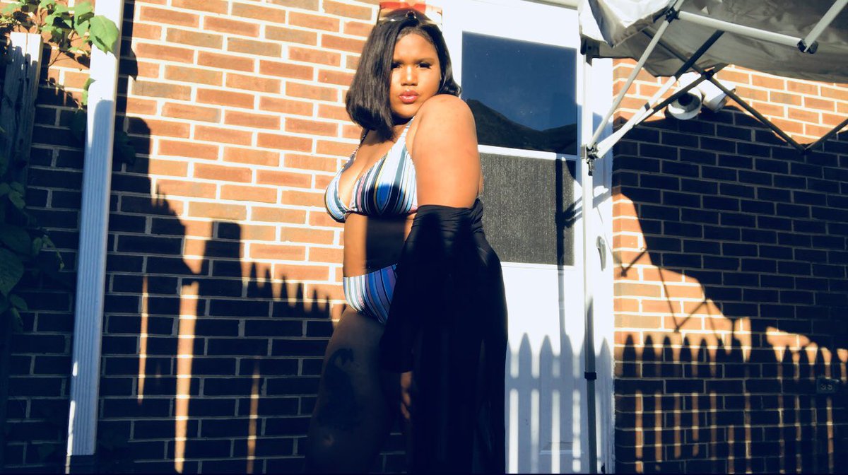 Ayeemaniii_'s tweet photo. Pop’N out not the word baby 😉 #thickb*season https://t.co/PFogdAC1xO