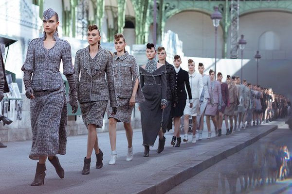 ViaTrendy's tweet photo. Chanel Alta Costura: toques modernos para los clásicos

https://t.co/iwKqKDwW2y https://t.co/QTrNmp31JV