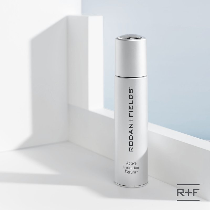 RodanFieldsHQ's tweet image. Here’s a summer secret: In hot, dry weather, skin needs extra hydration. Give your skin a drink of moisture with our #ActiveHydrationSerum. Get yours here: bit.ly/2J1FWYC. 
#RodanandFields