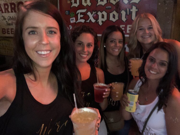 lrose24x's tweet photo. So for the past week all I’ve really been doing is bragging to everyone in my life about how we met @iamchrislane  &amp; how he pulled Arielle on stage for her Bach weekend. #deweyBeach #theBESTweekendEVER https://t.co/UCF87PJERg