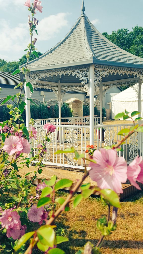 Looking forward to shooting this this weekend coming at Silverstone golf club. #weddings #miltonkeynesphotographer