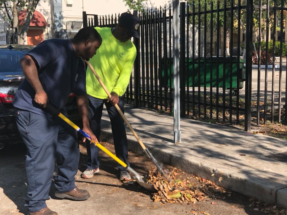CityofMiami's tweet photo. The weekly Community Cleanup continues this Wednesday 7/11 at 8:30AM. The meeting location will be across from 65 NE 27th Street. Join us to #KeepMiamiBeautiful! #Miami #SafeCity https://t.co/zI5PengTbe