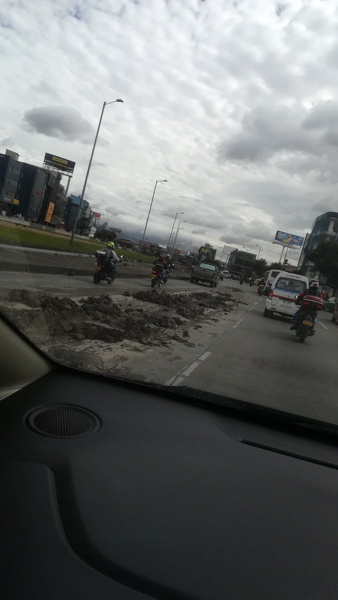 neladib's tweet photo. @PoliciaColombia @RedapBogota carrera 30 calle  77 norte sur volqueta deja caer lodo en via @secretariamovDC
@WRadioColombia https://t.co/TXj0gqgZoc