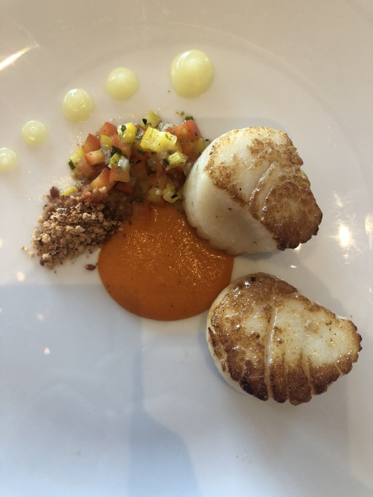 Darrenken's tweet photo. Beautiful evening, a delicious meal and a warm Donegal welcome. Thanks so much @DonegalNoel @HarveysPoint https://t.co/CtLrk81m7s