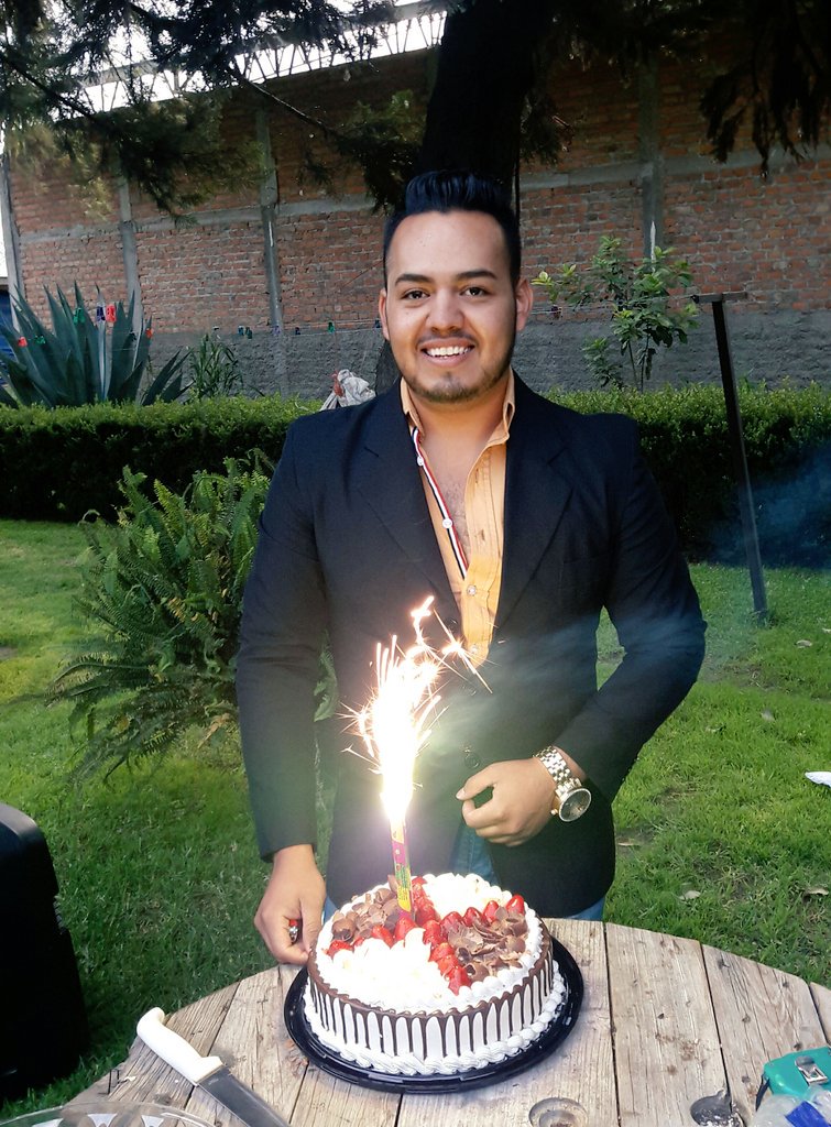 marckantony1992's tweet photo. My birthday 😉🎂
#birthday #fashion #Latino #follow #Men https://t.co/qW2bu6bW1B
