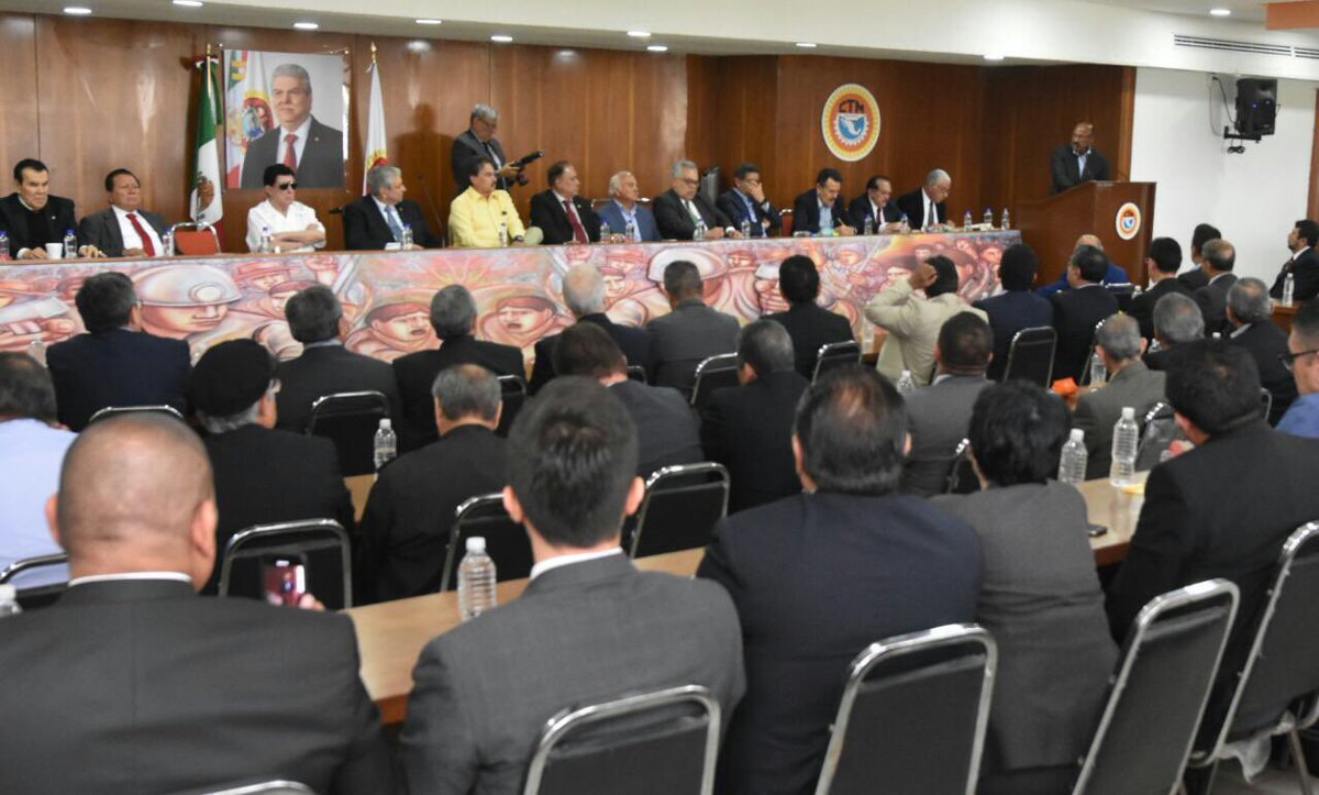 JuarezCisneros's tweet photo. Me dio mucho gusto reunirme con Don @CarlosAceves_, Dirigencia y miembros de la @CTM_MX. Unidos, con cohesión y prudencia, @PRI_Nacional y #CTM, continuaremos trabajando con compromiso anteponiendo el interés de #México. https://t.co/naHfHmCltd