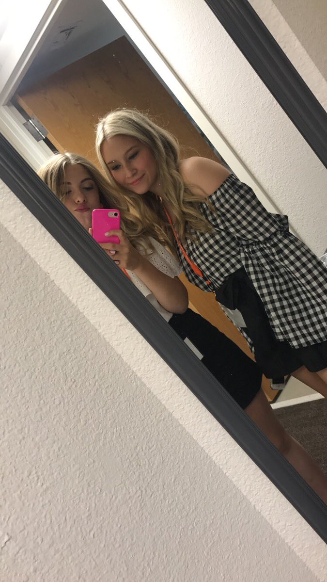 alliereddout's tweet photo. Happy 20th to my fun lovin roomie!!! Love and miss you so so much❤️❤️ https://t.co/vfa0J2flbz
