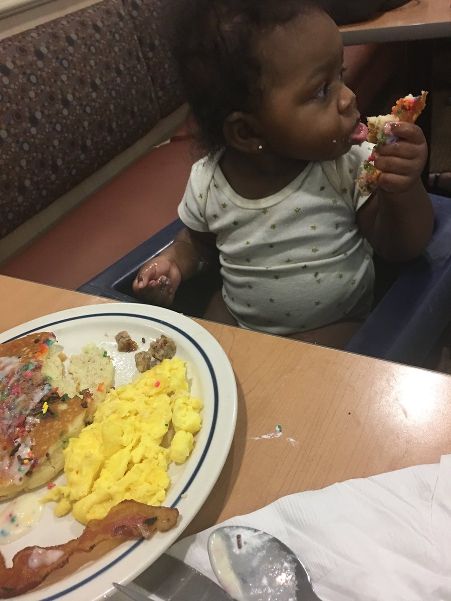 icosplayfinatic's tweet photo. @IHOP  my baby loves your pancakes https://t.co/61DmYcBGHC