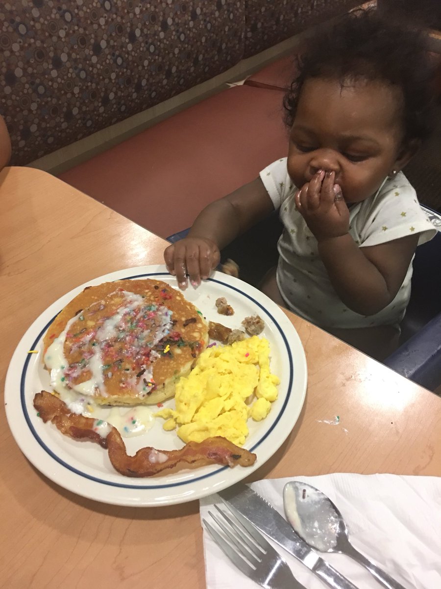 icosplayfinatic's tweet photo. @IHOP  my baby loves your pancakes https://t.co/61DmYcBGHC