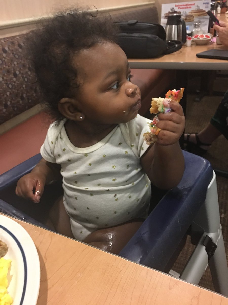 icosplayfinatic's tweet photo. @IHOP  my baby loves your pancakes https://t.co/61DmYcBGHC