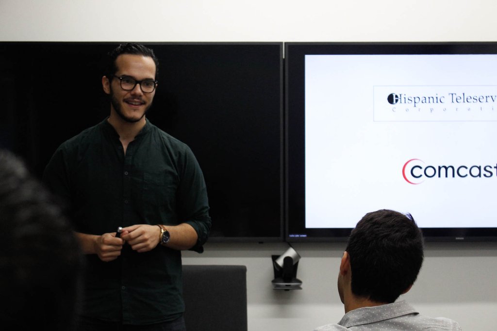 startupstudiomx's tweet image. Muchas gracias Charlie García de Icalia Labs por haber coacheado a la nueva generación de Startup Studio con la charla &quot;Sales For People Who F***ing Hate Sales&quot;