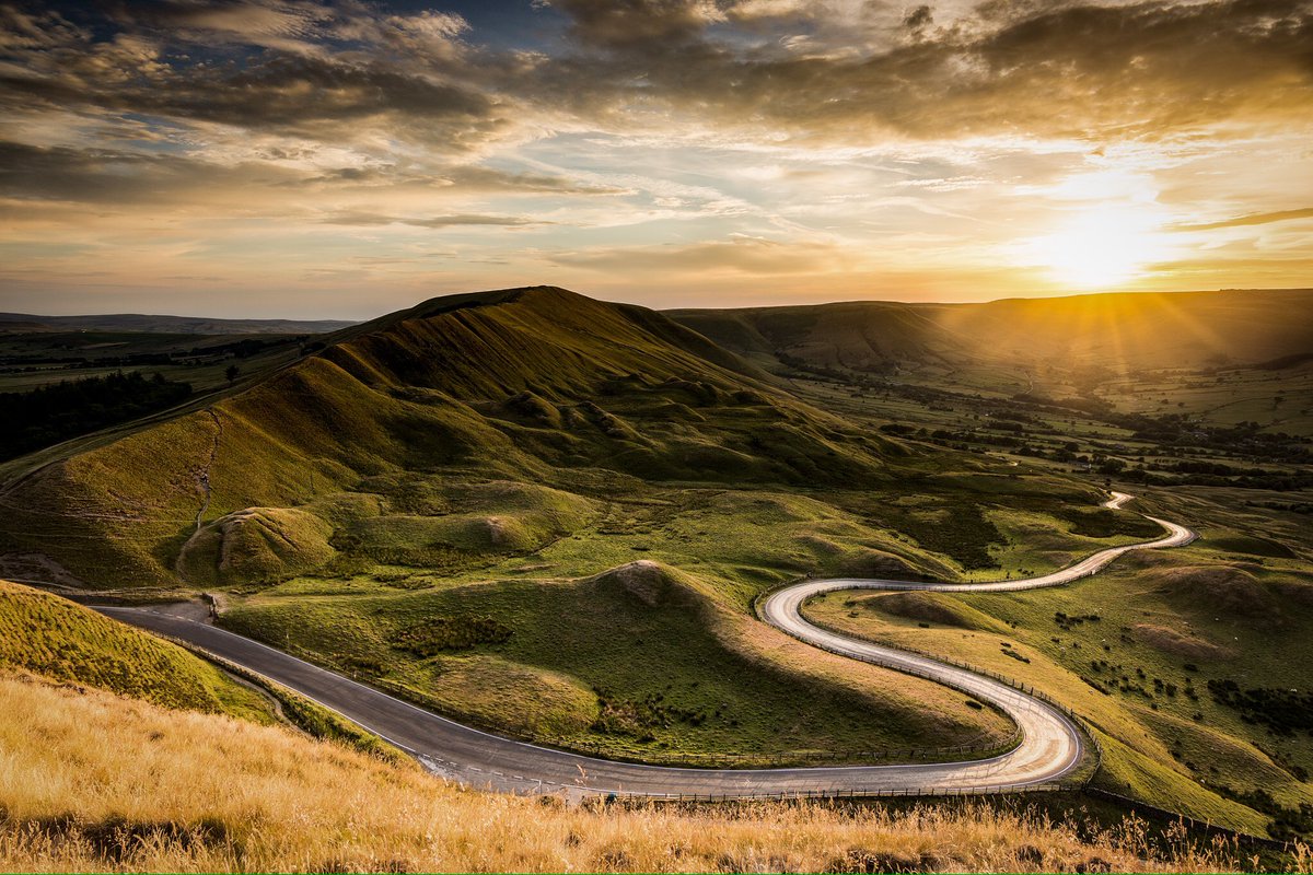 rus04ash's tweet photo. Sunset over the winding road at #mamtor #sharemondays2018 #WexMondays https://t.co/5N0YaluFxL