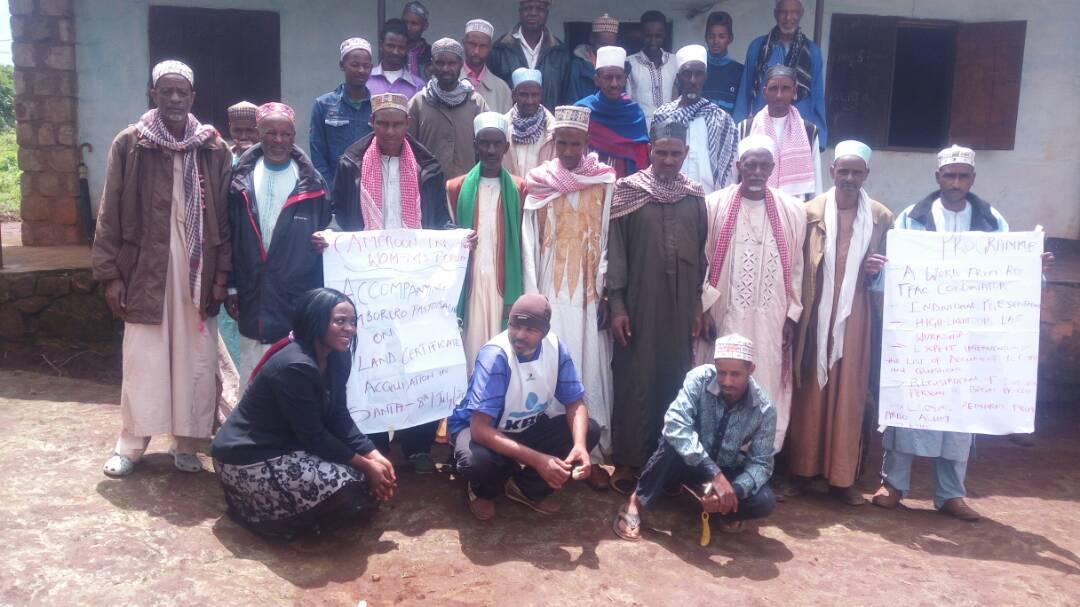 IbrahimAeisatu's tweet photo. Securing indigenous peoples land in santa Cameroon .Thanks to land is life.
@WITHandFORgirls @jemimah_mk 
@landislife https://t.co/XTat8Frza9