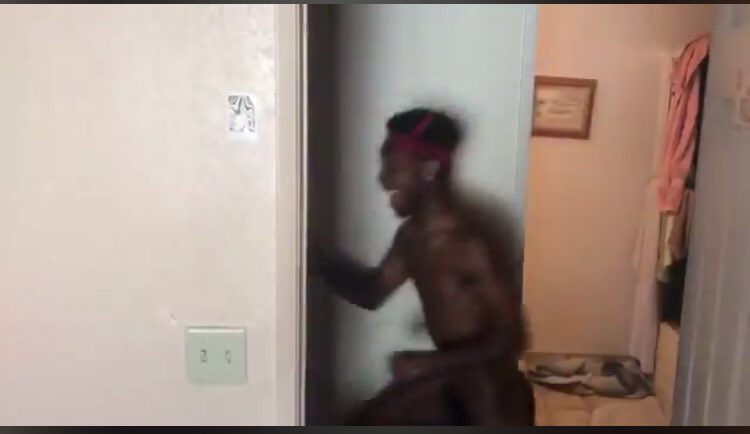 Matt_Focused's tweet photo. *opens camera*

*set to self timer* https://t.co/ERz2tGVDIe