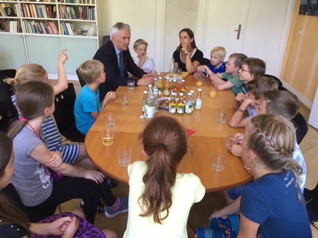 Heute mit meiner Reliklasse zu Besuch beim Landesbischof. Die Kids waren schwer beeindruckt.