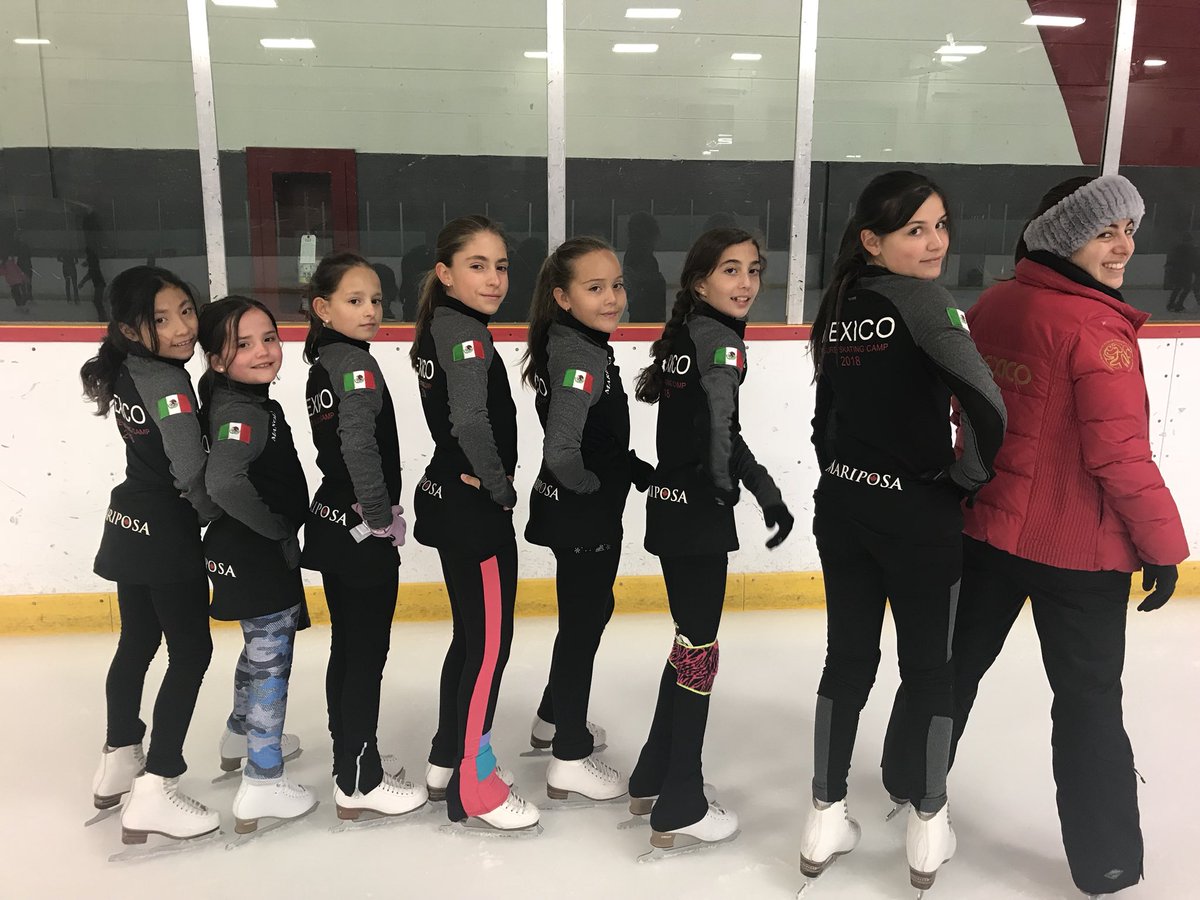 SkateMariposa's tweet photo. Skating has no boarders!🇨🇦 #mexicanfamily #nowalls #nicejackets #winningstartshere #traintowin https://t.co/IOJBu5WWo4