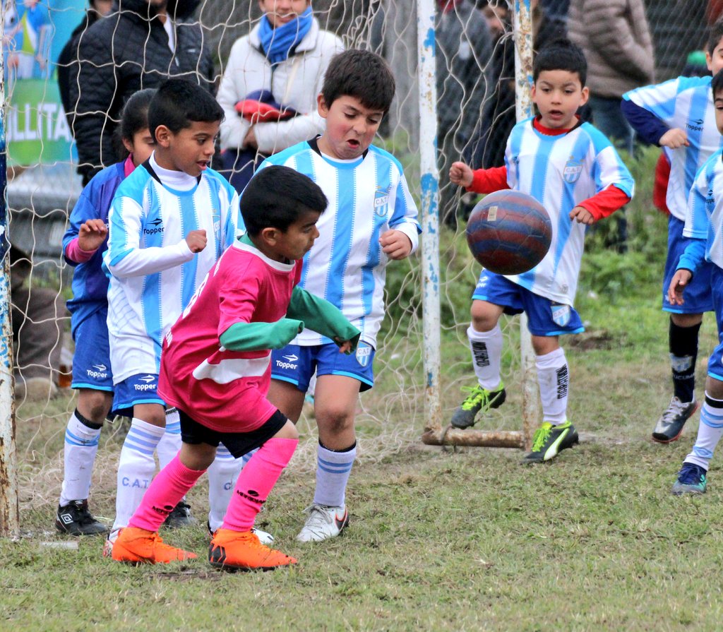 PUCAT15's tweet photo. #Cebollitas: [Cat. 11] Azul | Arranco el segundo tiempo en YB!!

#LaEsperanza 3 - 0 #AtleticoAzul. https://t.co/HRGeLuILgV