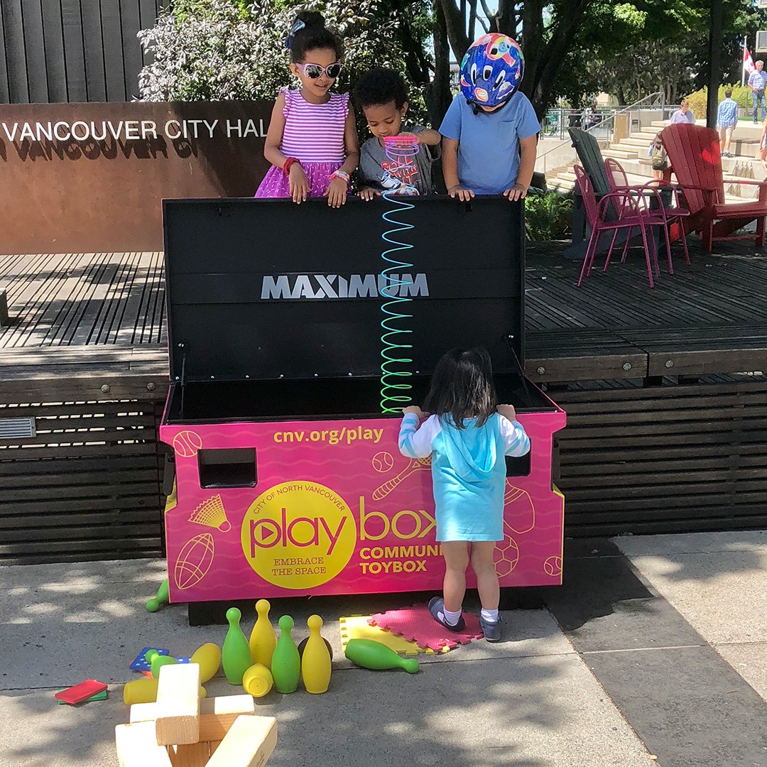 New community toy box in Civic Plaza 💗. #PlayCNV #EmbraceTheSpace #ILoveMyCity #NorthVan https://t.co/iSwRddhrbp