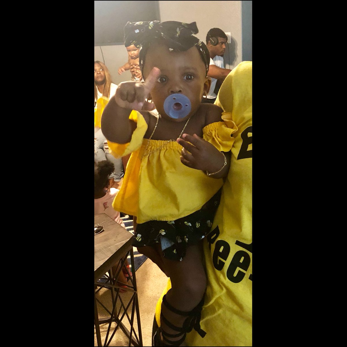 NaeThaTruth's tweet photo. Still can’t believe my baby is 1 😩 her 1st birthday was everything 🐝💕 https://t.co/GqPNJzpktQ