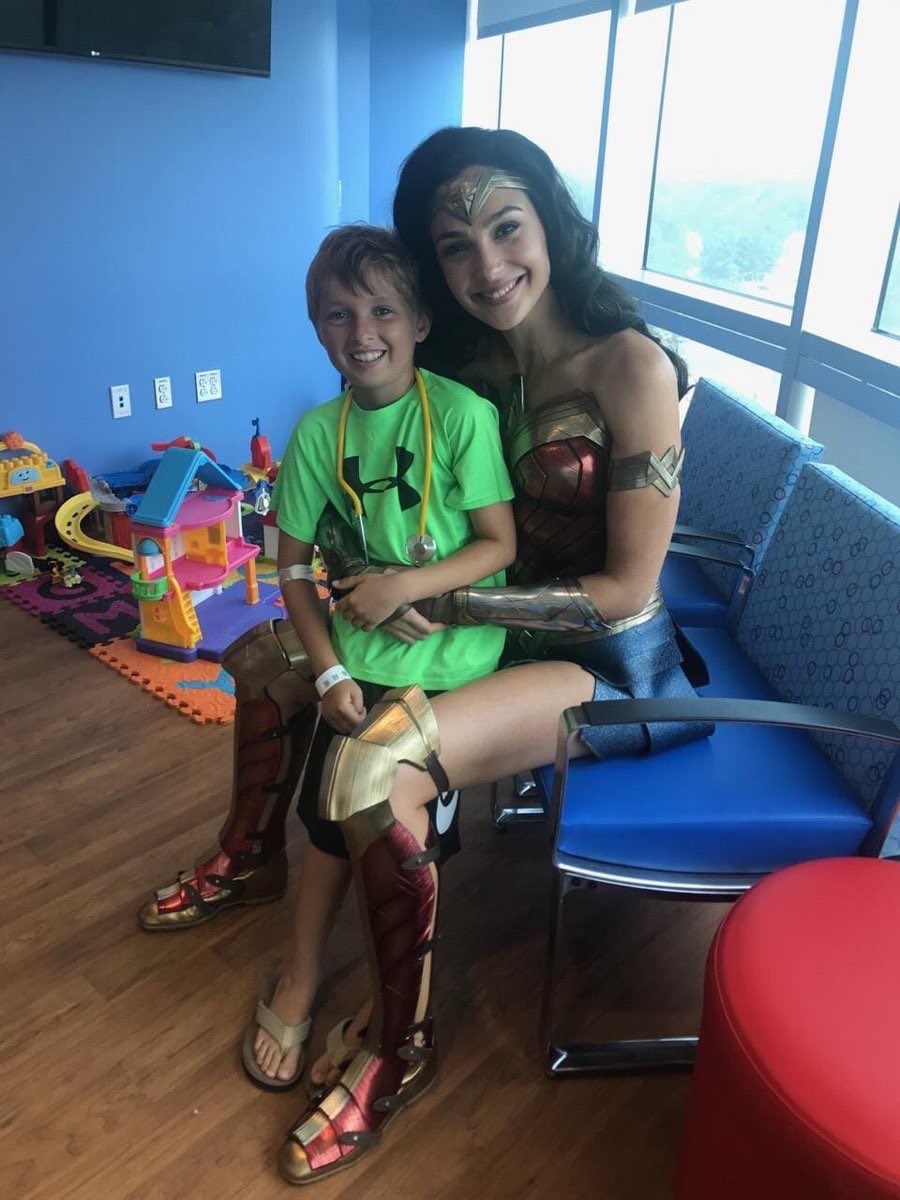 glimpse on X: "Gal Gadot, in full Wonder Woman Gear, visited Inova  Children's Hospital https://t.co/L1UufDfrsV" / X