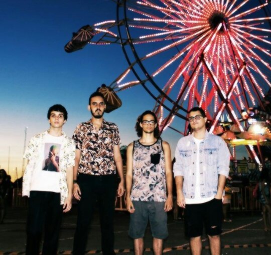 eusicaa's tweet image. UTILIDADE PÚBLICA 

gente tem uma bandia maravilhosa chamada CARMEN é uma banda INDIE BRASILEIRA com músicas MARAVILHOSAS vocês precisam conhecer a vibe desses 4 é maravilhosa dêem valor aos artistas brasileiros 

#OutNowCarmen