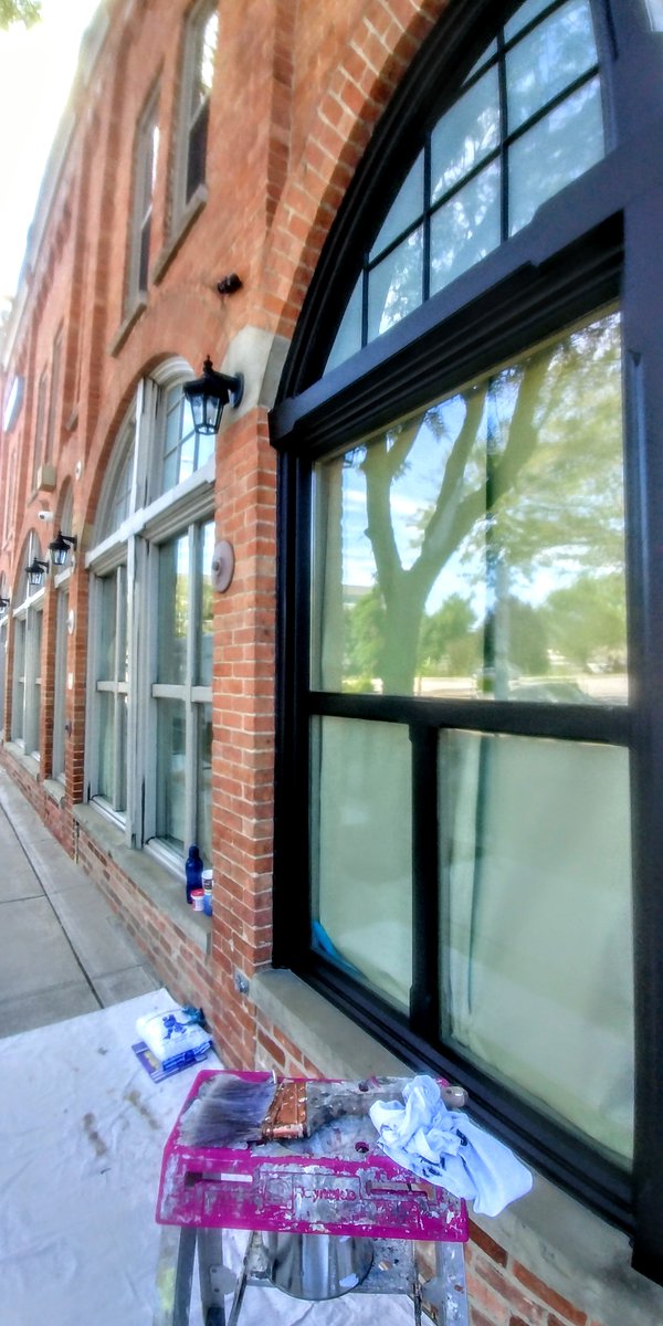 YVR_PAINTER's tweet photo. Blacked out. #chathamkent #lakeshoreontario #windsorontario #windsoressex #retrosuites #benjaminmoore #aurapaint https://t.co/IhGFemnuYP