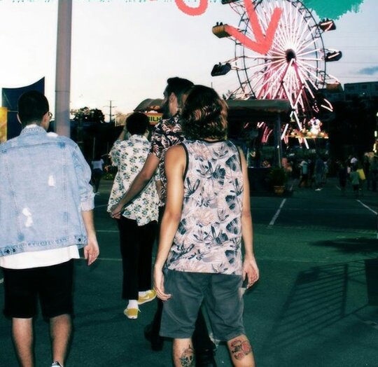 eusicaa's tweet image. UTILIDADE PÚBLICA 

gente tem uma bandia maravilhosa chamada CARMEN é uma banda INDIE BRASILEIRA com músicas MARAVILHOSAS vocês precisam conhecer a vibe desses 4 é maravilhosa dêem valor aos artistas brasileiros 

#OutNowCarmen