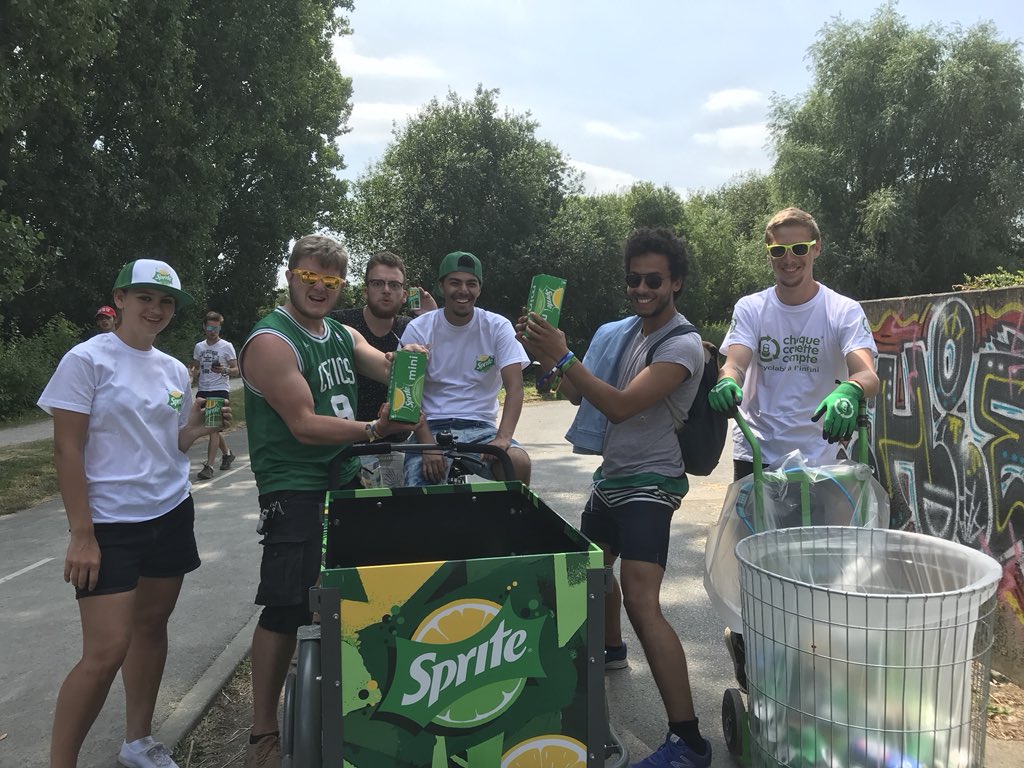 chaquecanette's tweet photo. ✅Resultat du #mainsquare : ~13 000 canettes recyclées ♻️♻️♻️soit près de 92% des #sprite distribués gratuitement ! 👏🏻👏🏻👏🏻Rdv aux #francofolies 🎼dans 2 jours déjà pour une autre super perf ! 🤩 @sprite @citeofrance #citeo #borntorefresh #recyclage #everycancounts https://t.co/E6VKJTIt0N