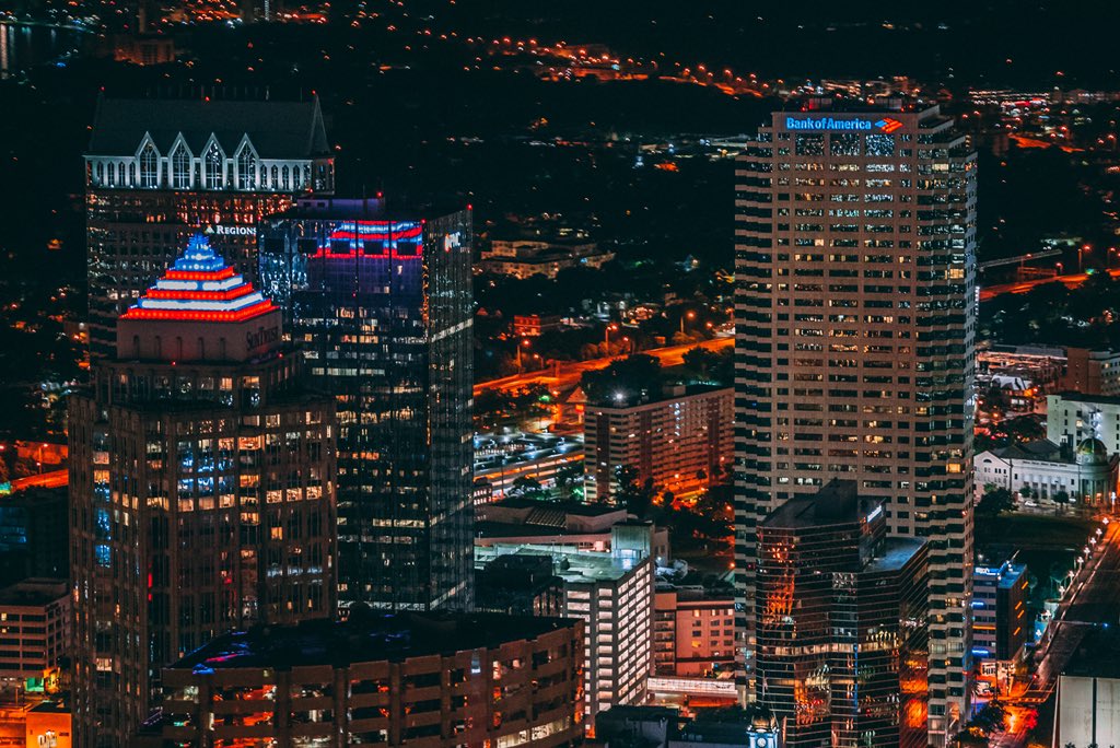 OGEPhotography's tweet photo. Night lights &amp; reflections in @CityofTampa https://t.co/WpVMsEEPVC