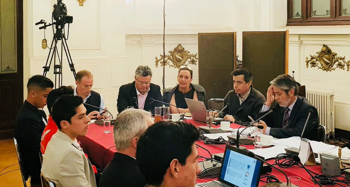 mariseka's tweet photo. En Comisión de Deportes recibimos a medallistas de #cocha2018 junto a Comité Olímpico y Comité Paraolímpico. Mi compromiso absoluto en la mejora de políticas públicas para deportistas de alto rendimiento.💪🏻

#UNIDAD
#SomosPueblo
#DiputadaMarisela🇨🇱 https://t.co/3FISWGCcf5